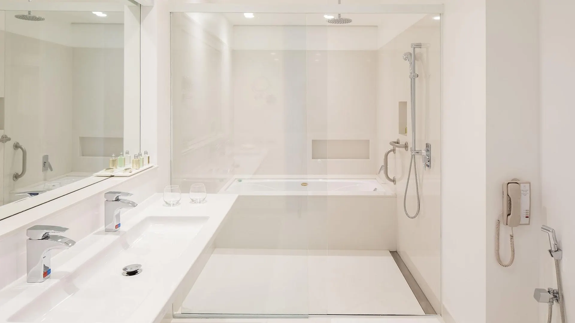 B Hotel Brasilia 5*,